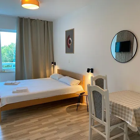 Apart-pansion 3* Promajna