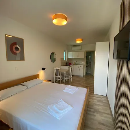 Apart-pansion 3* Promajna