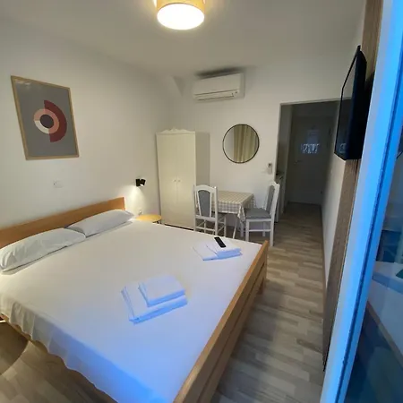 Apart-pansion 3* Promajna