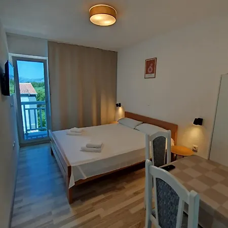 Apart-pansion 3* Promajna