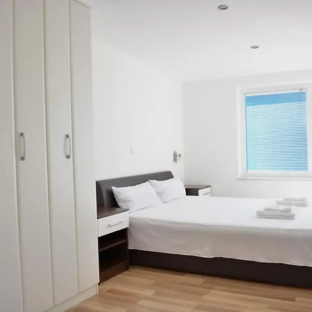 Gostinjska kuća Apart-pansion 3*